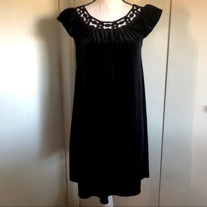 FRENCHI BLACK DRESS🖤-SOFT/PLUSH VELVET NWOT💫